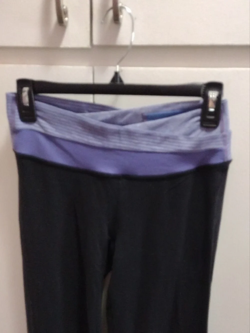 Women’s Lululemon Athletica Black Yoga Pants Lavender Periwinkle Waistband 6
